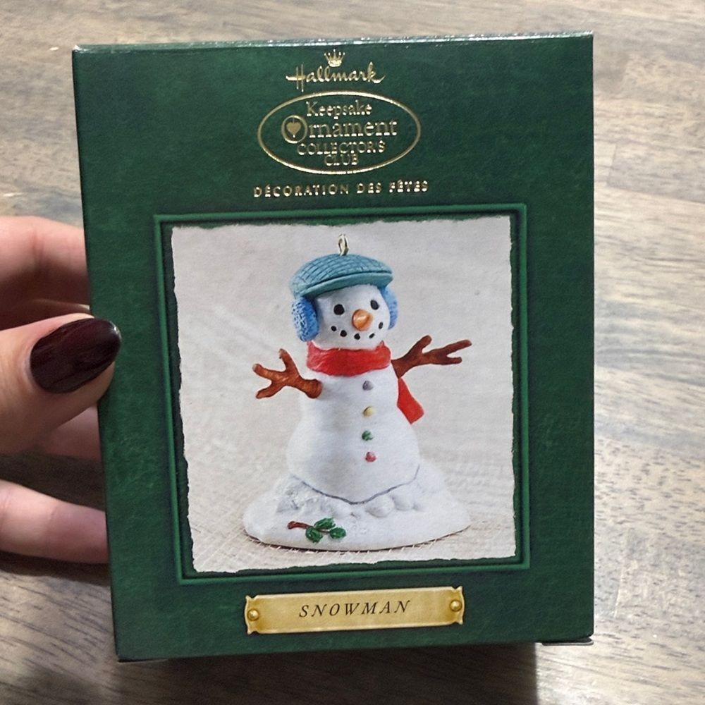 Hallmark Keepsake “Snowman” Ornament – Classic Holiday Design